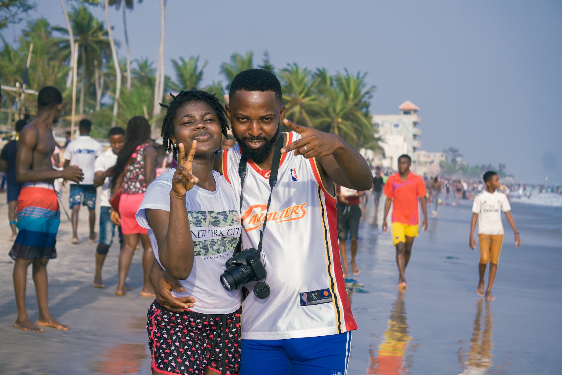moment de detente a la plage entre jeune africain