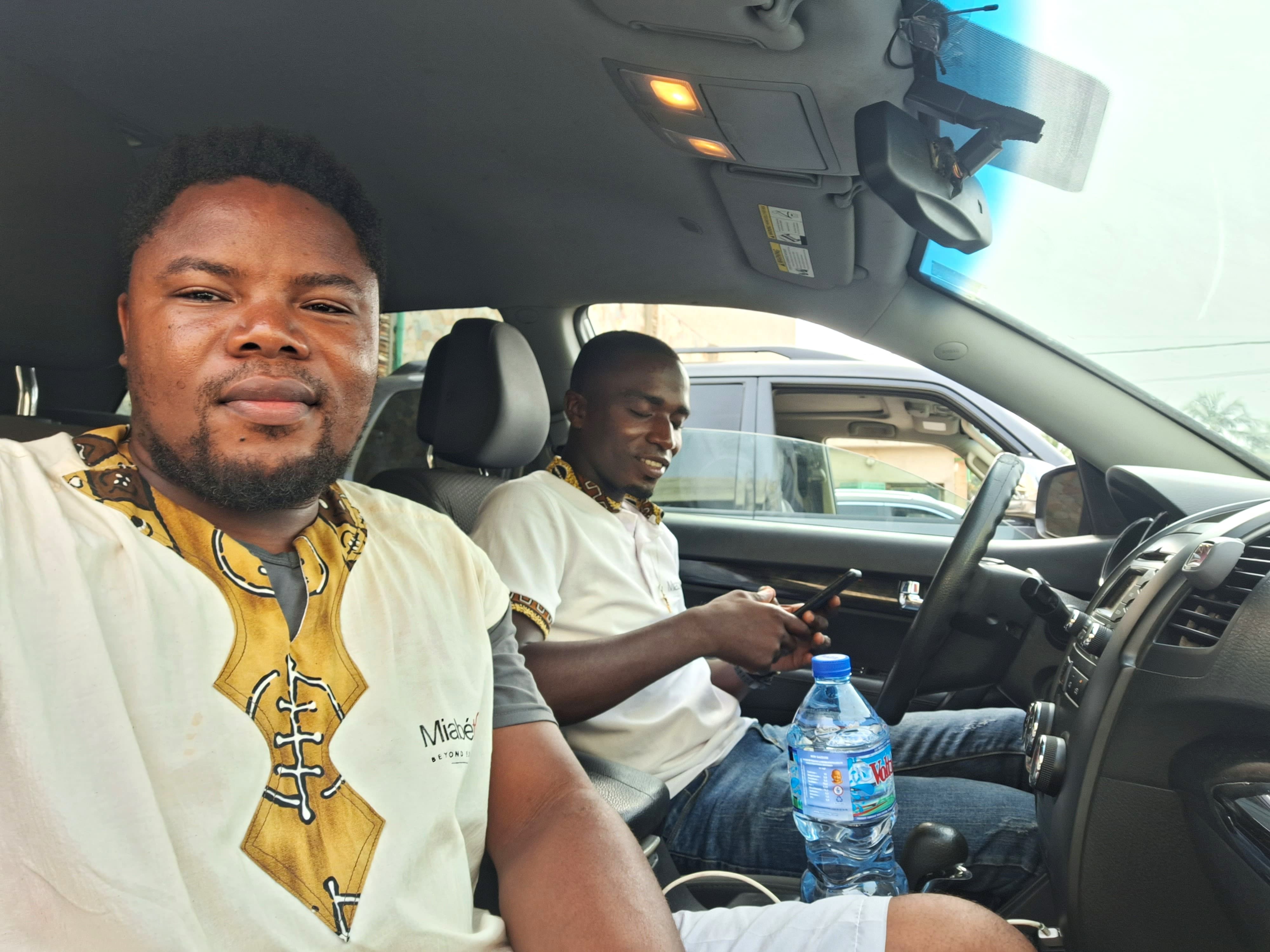 Car and driver services in West Africa provided by Miabétour'team