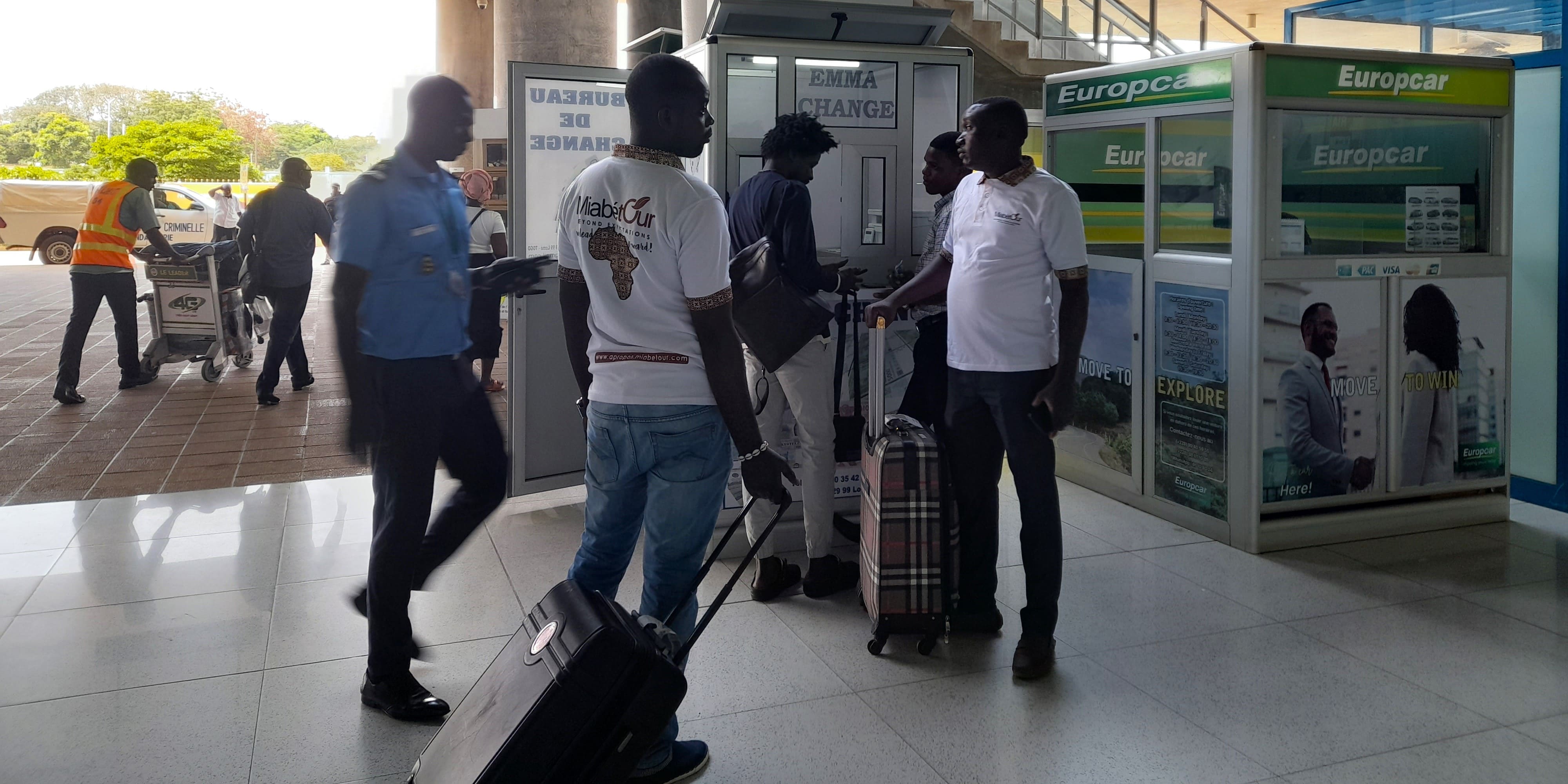 team miabétour in assistance at the airport